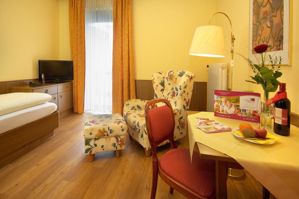 Kurhotel Kaiser Trajan บัดเกิกกิง ห้อง รูปภาพ