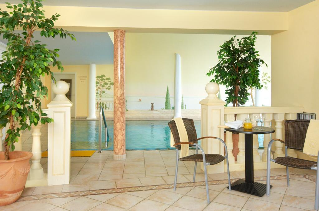 Kurhotel Kaiser Trajan บัดเกิกกิง ภายนอก รูปภาพ