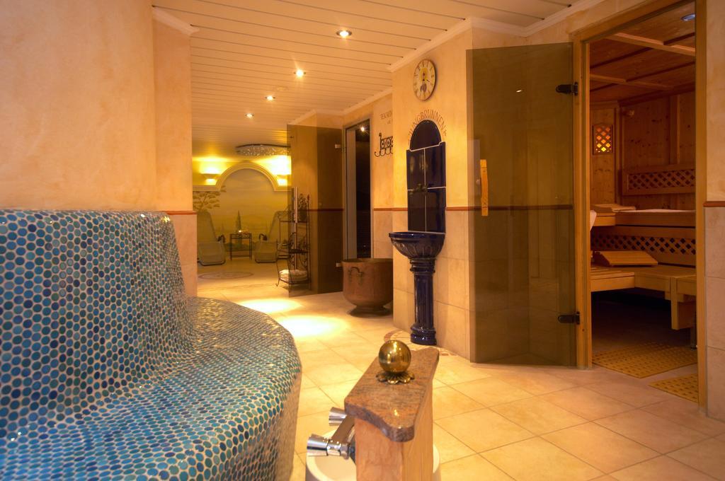 Kurhotel Kaiser Trajan บัดเกิกกิง ภายนอก รูปภาพ