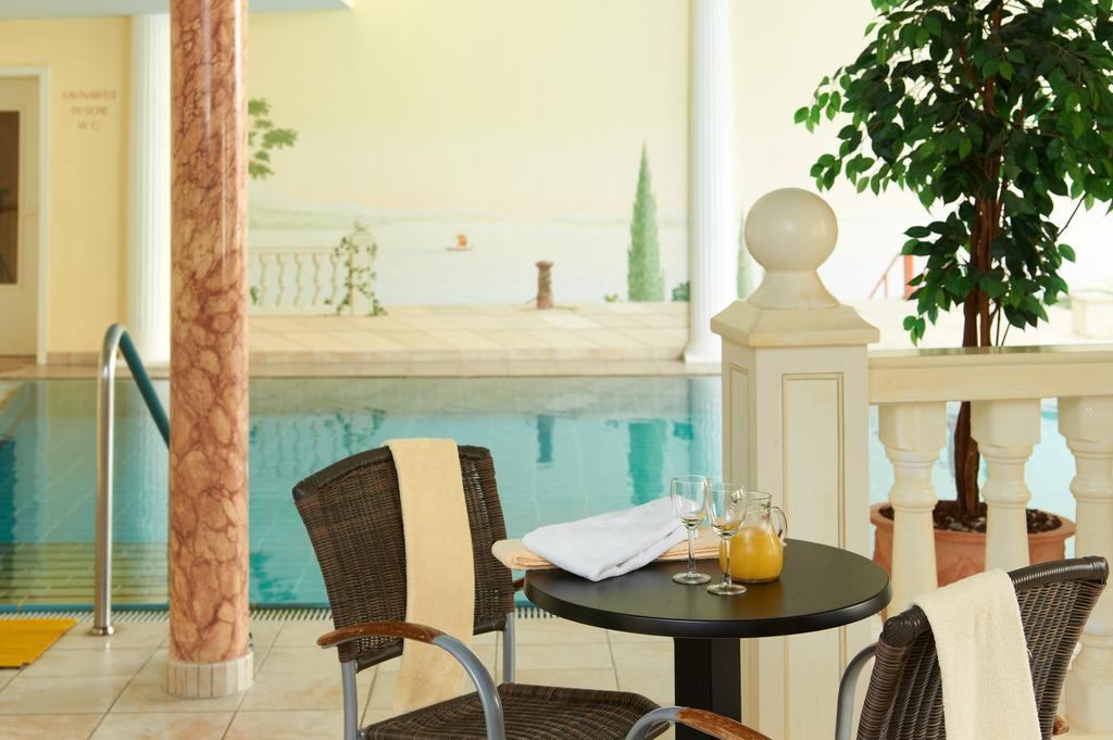 Kurhotel Kaiser Trajan บัดเกิกกิง ภายนอก รูปภาพ