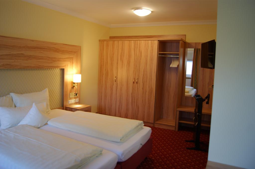 Kurhotel Kaiser Trajan บัดเกิกกิง ห้อง รูปภาพ