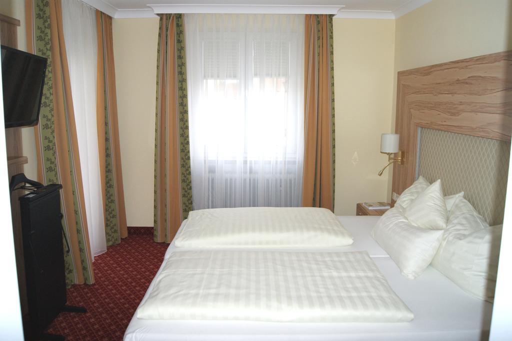 Kurhotel Kaiser Trajan บัดเกิกกิง ห้อง รูปภาพ