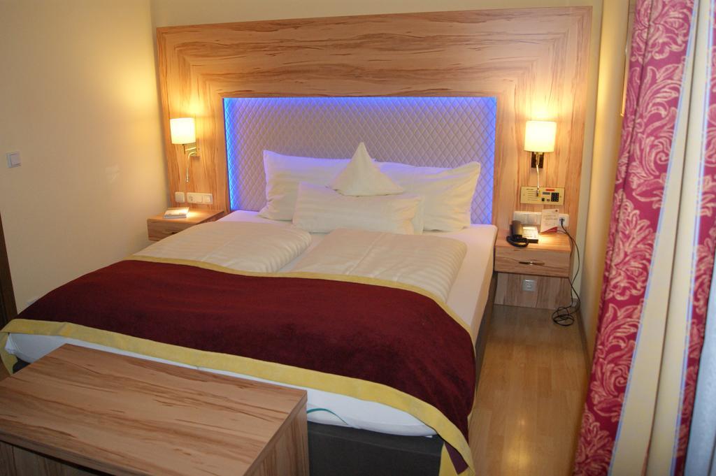 Kurhotel Kaiser Trajan บัดเกิกกิง ห้อง รูปภาพ