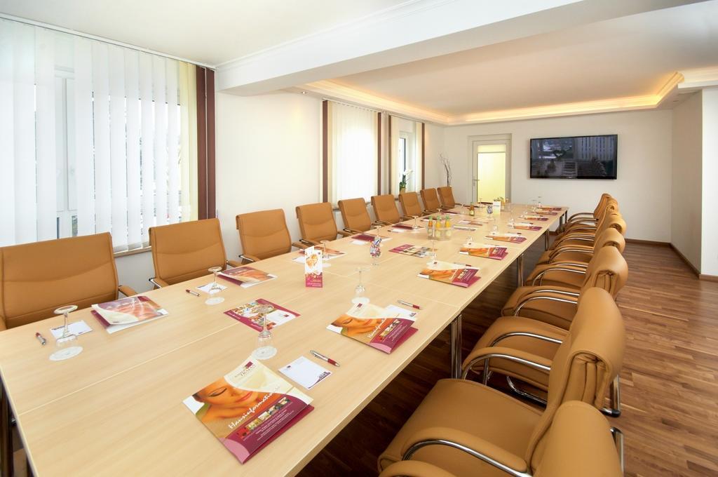 Kurhotel Kaiser Trajan บัดเกิกกิง ภายนอก รูปภาพ