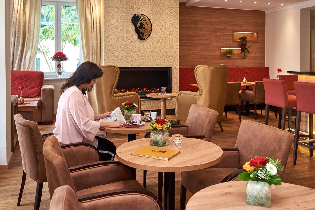 Kurhotel Kaiser Trajan บัดเกิกกิง ภายนอก รูปภาพ
