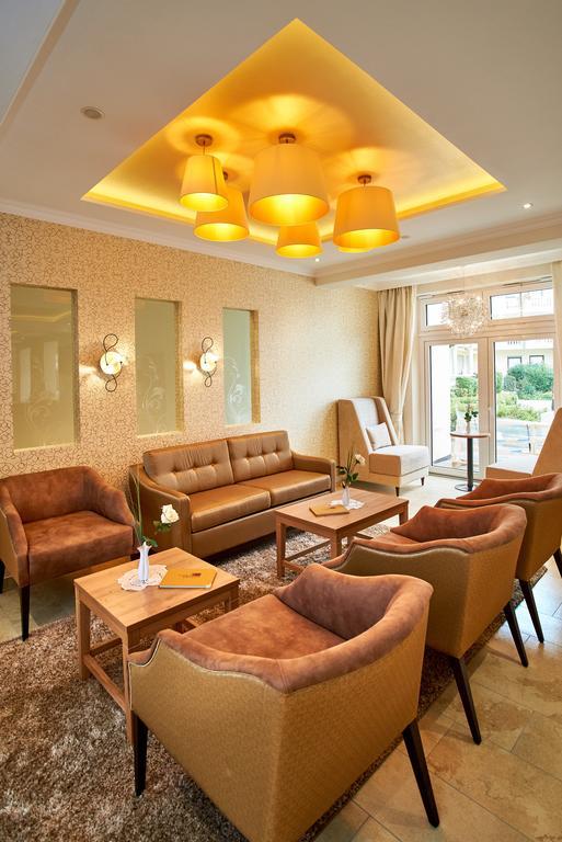 Kurhotel Kaiser Trajan บัดเกิกกิง ภายนอก รูปภาพ