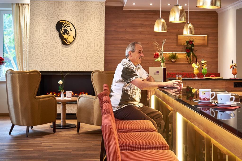 Kurhotel Kaiser Trajan บัดเกิกกิง ภายนอก รูปภาพ