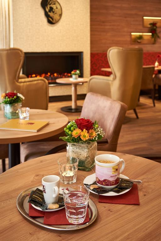 Kurhotel Kaiser Trajan บัดเกิกกิง ภายนอก รูปภาพ